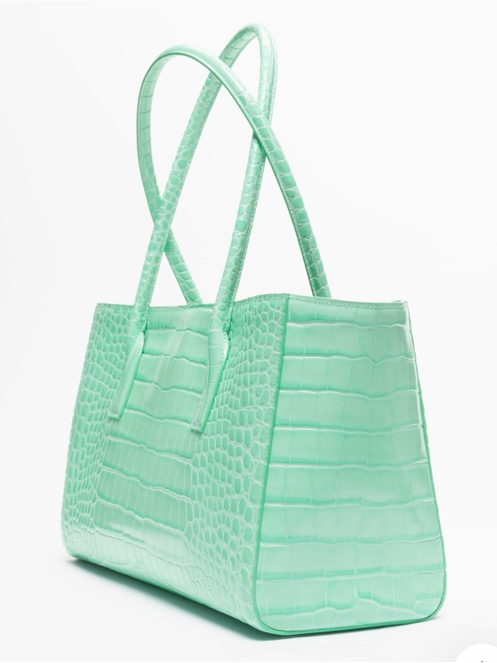 Rare!! Chanel 2026 Mint Croc-Embossed Calfskin & Gold-Tone Medal Tote Bag - Picture 4 of 5